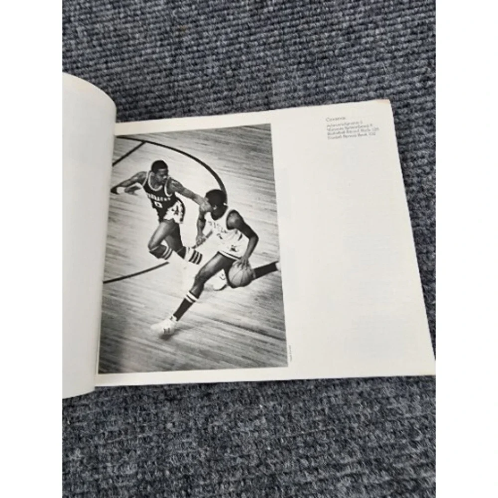 The Hogs Moments Remembered Arkansas Razorbacks Paperback Book‎